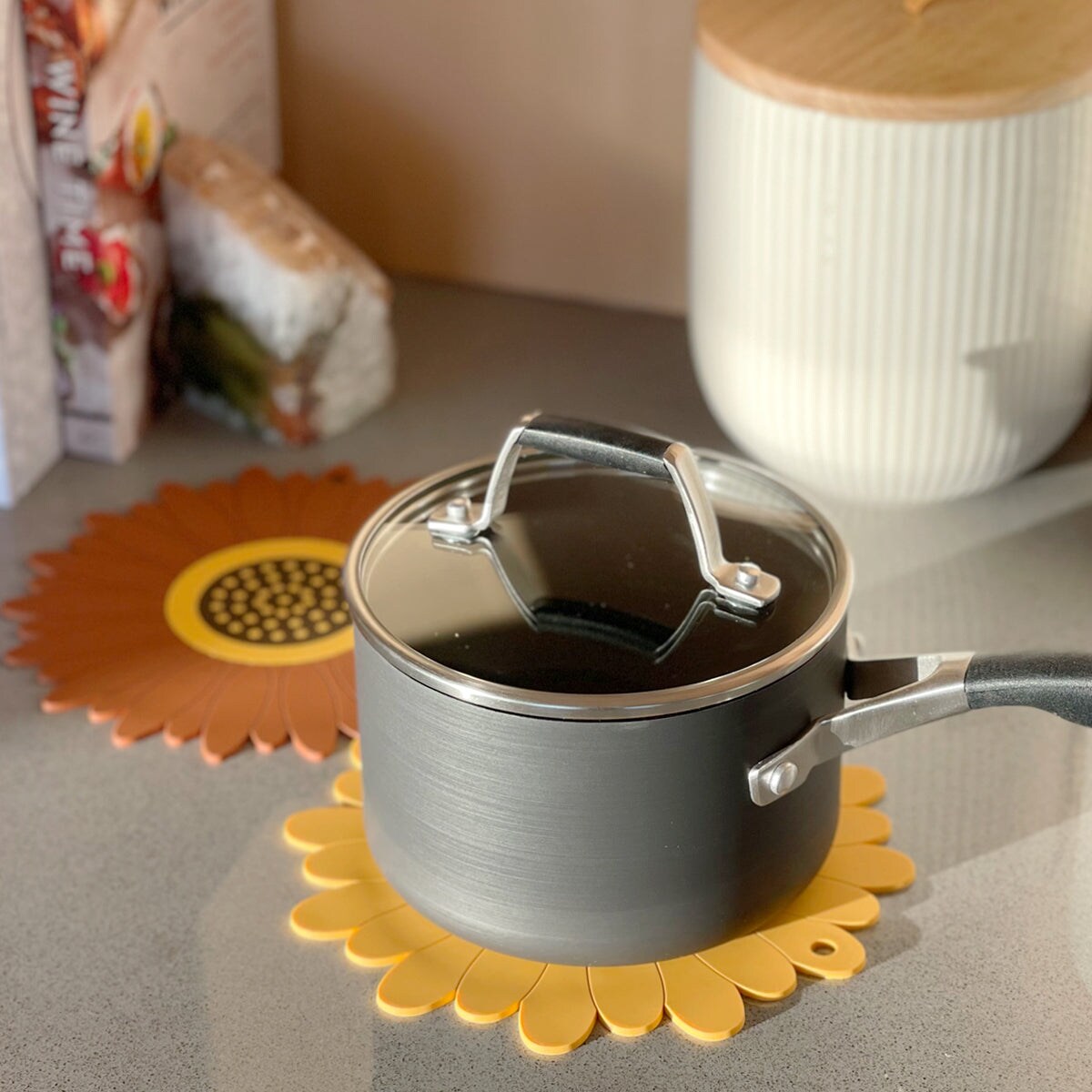 Wrapables Sunflower Coasters, Trivet Mats, Pot Holders for Cups, Drinks, Pots and Pans (Set of 2)