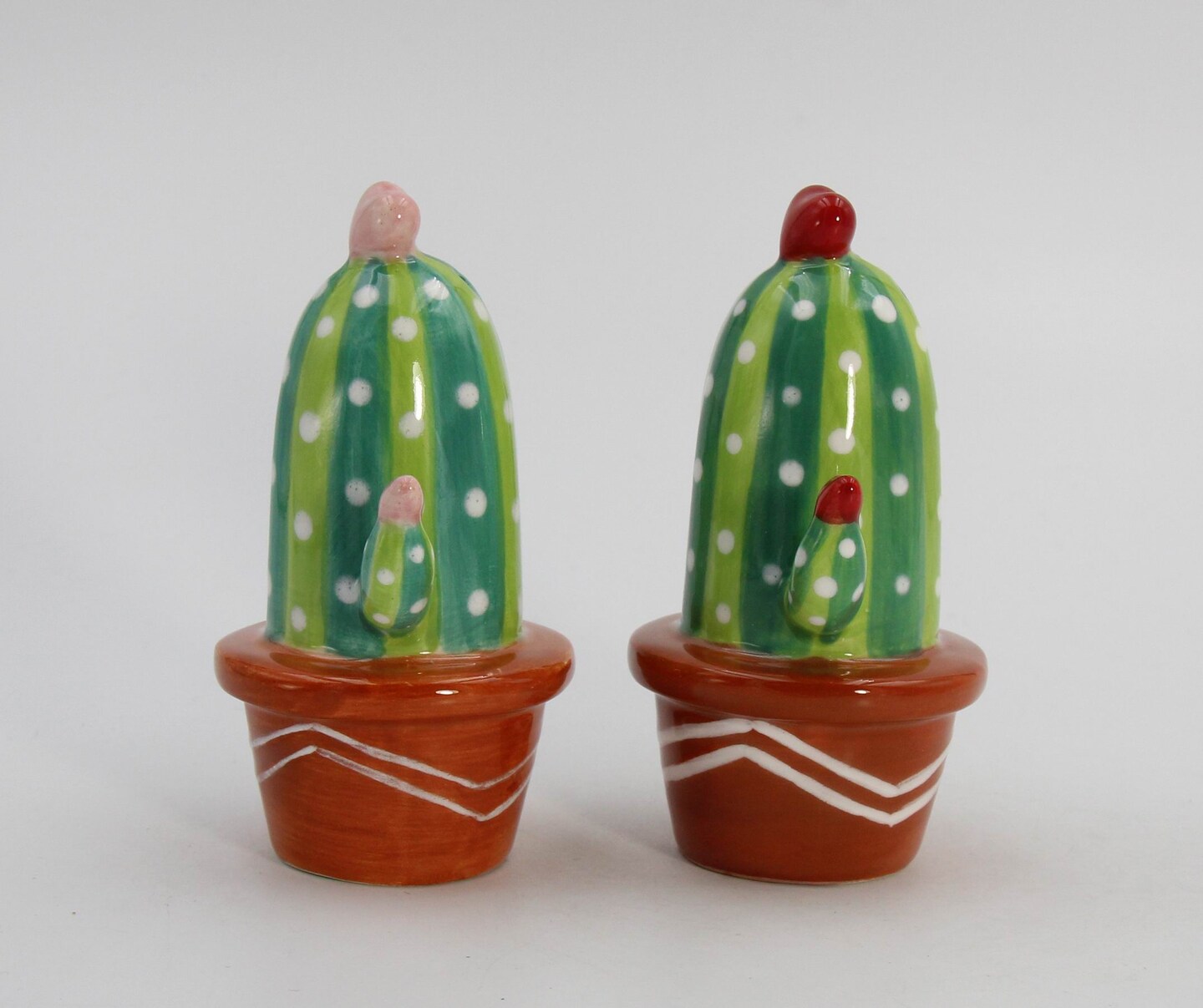 Ceramic Cactus with Hearts Salt and Pepper Shakers, Home D&#xE9;cor, Gift for Her, Gift for Mom, Kitchen D&#xE9;cor, Valentines D&#xE9;cor, Romantic D&#xE9;cor
