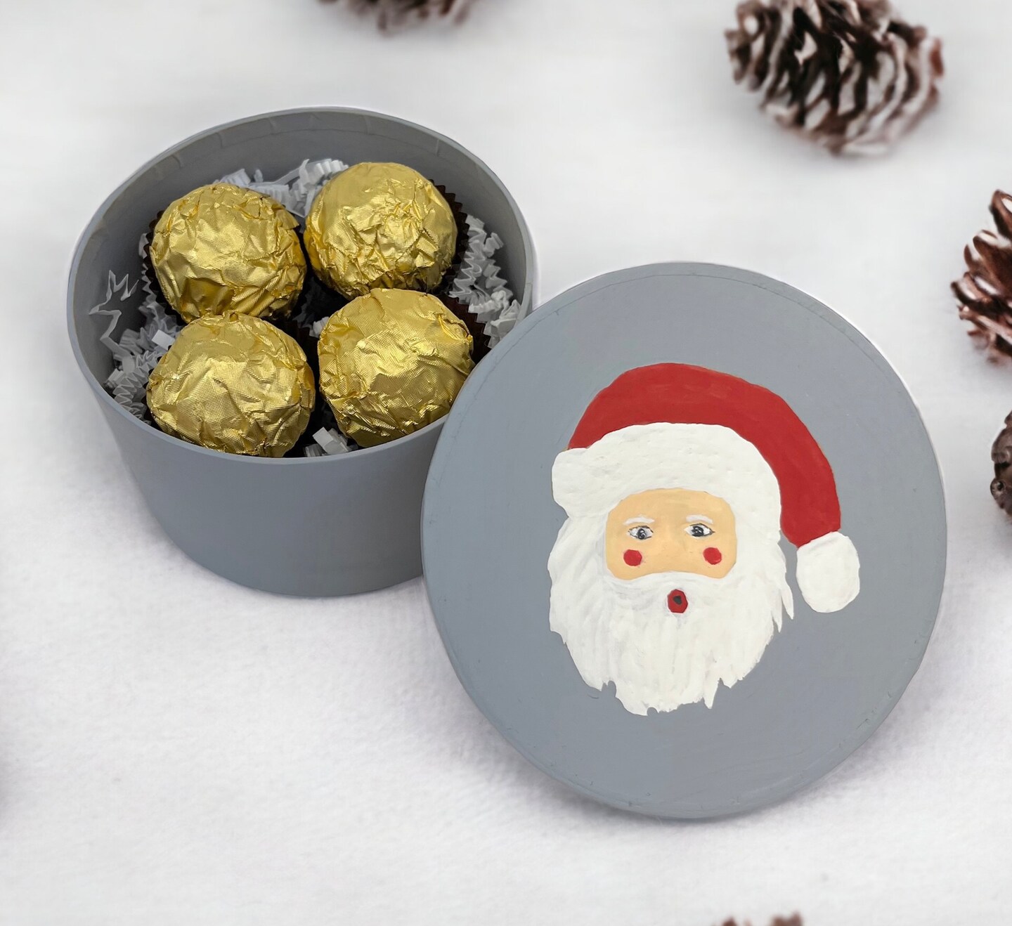 Value Pack of 12 Round Box with Santa Embossed Lid