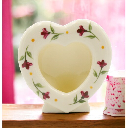kevinsgiftshoppe Ceramic Heart Shaped Frame with Flowers Home Decor  Mom Kitchen Decor Farmhouse Decor