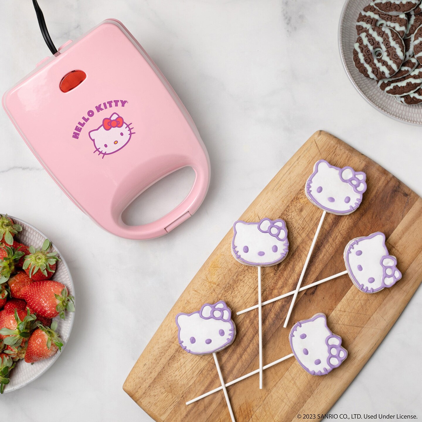 Uncanny Brands Hello Kitty 2 QT Slow Cooker in 2023  Slow cooker, Hello  kitty, Hello kitty kitchen appliances