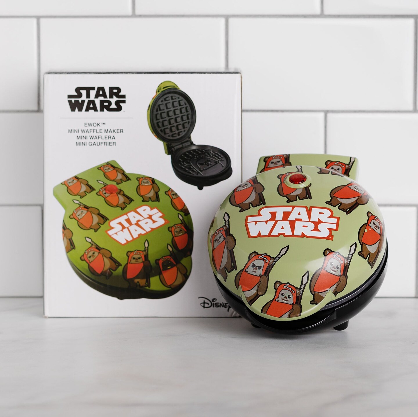 Uncanny Brands Star Wars Mini Waffle Maker Set