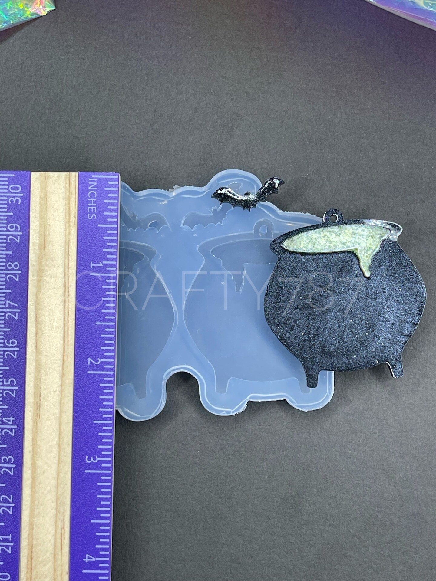 Witch Cauldron Dangle Earring Mold Bonus Bats(C4)