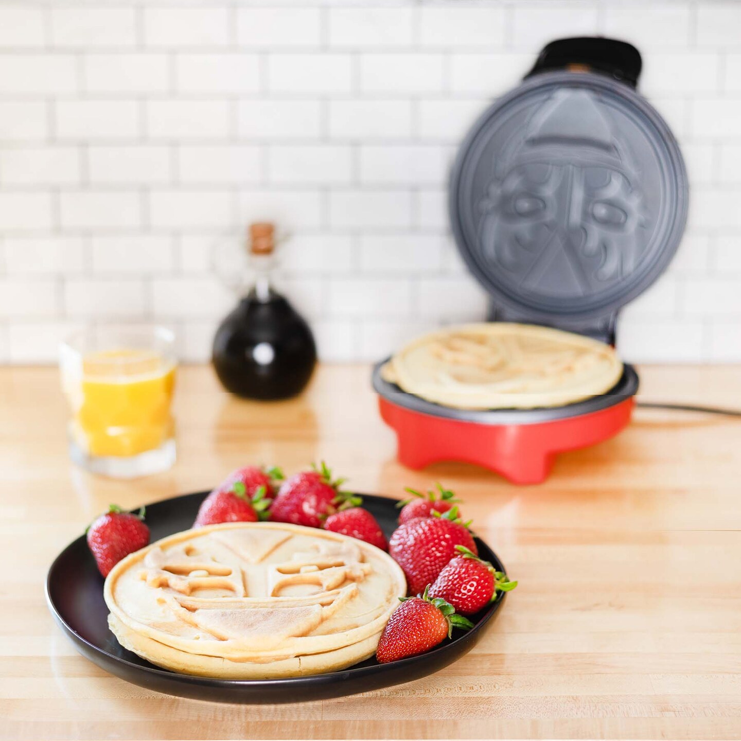 Uncanny Brands The KISS Waffle Maker