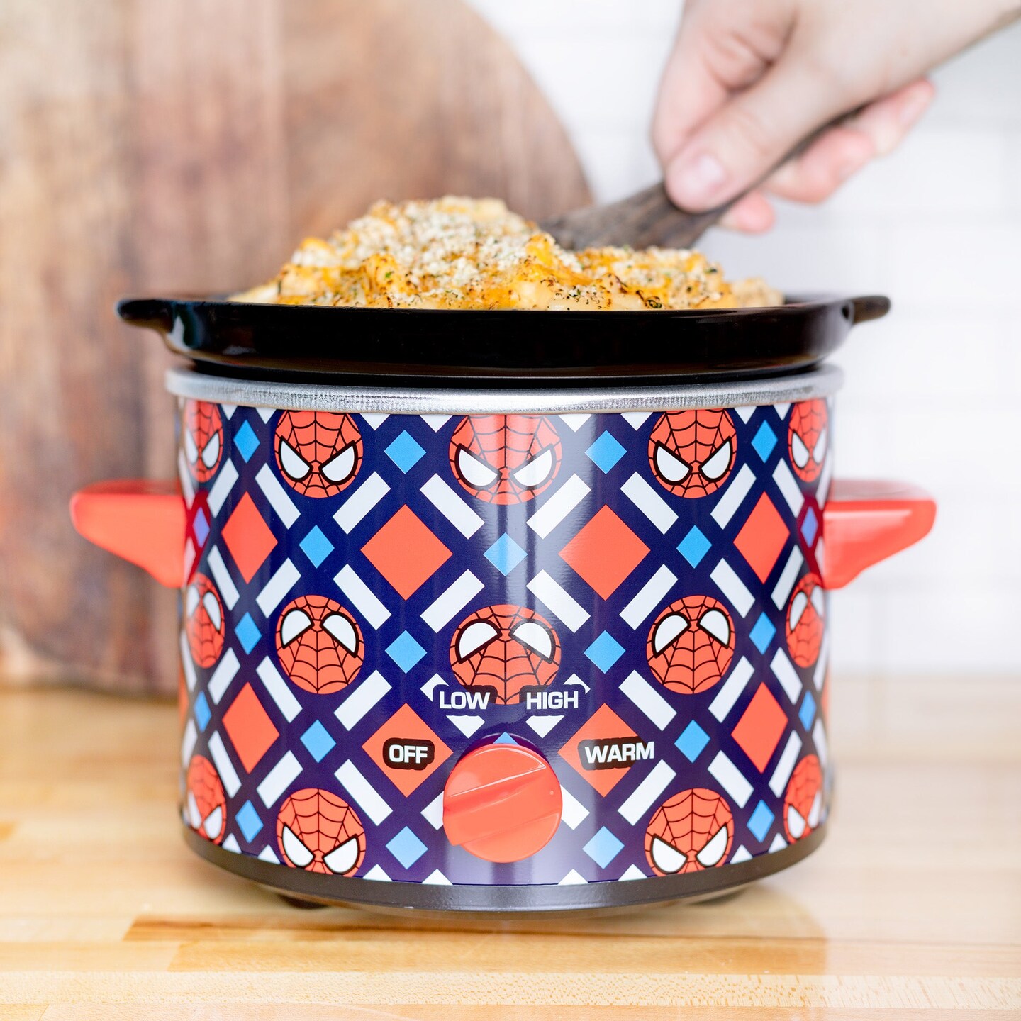 Uncanny Brands Marvel Spiderman 2 Quart Slow Cooker