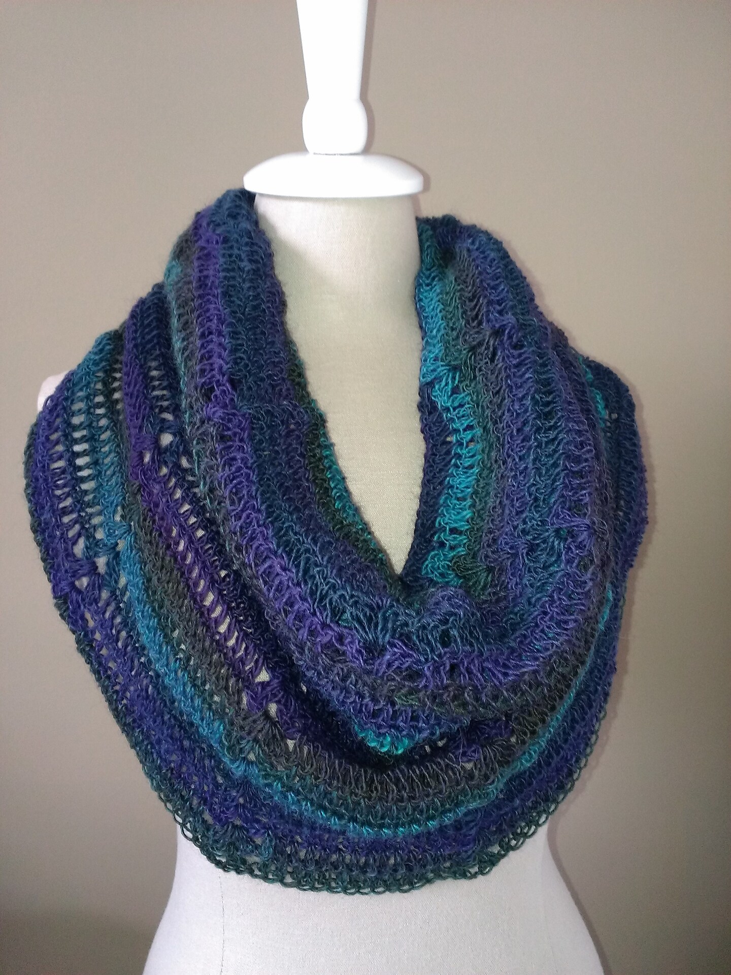 Autumn Triangle Cowl Crochet Pattern image 4
