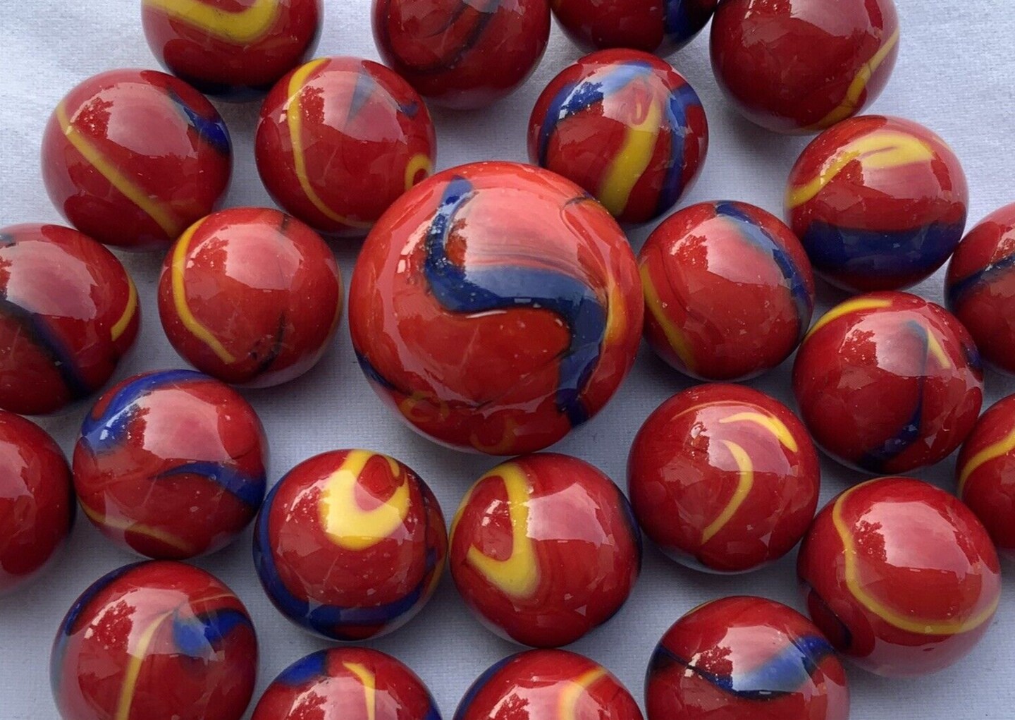 25 Marbles SCARLET MACAW Red Blue Stripes Yellow Glass game pack Shooter