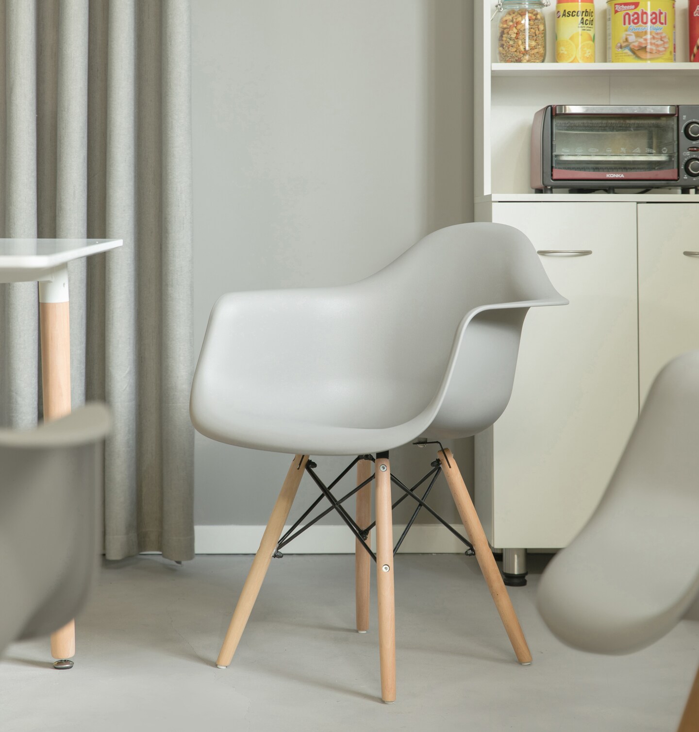 Mid-Century Modern Style Plastic DAW Shell Dining Arm Chair with Wooden Dowel Eiffel Legs