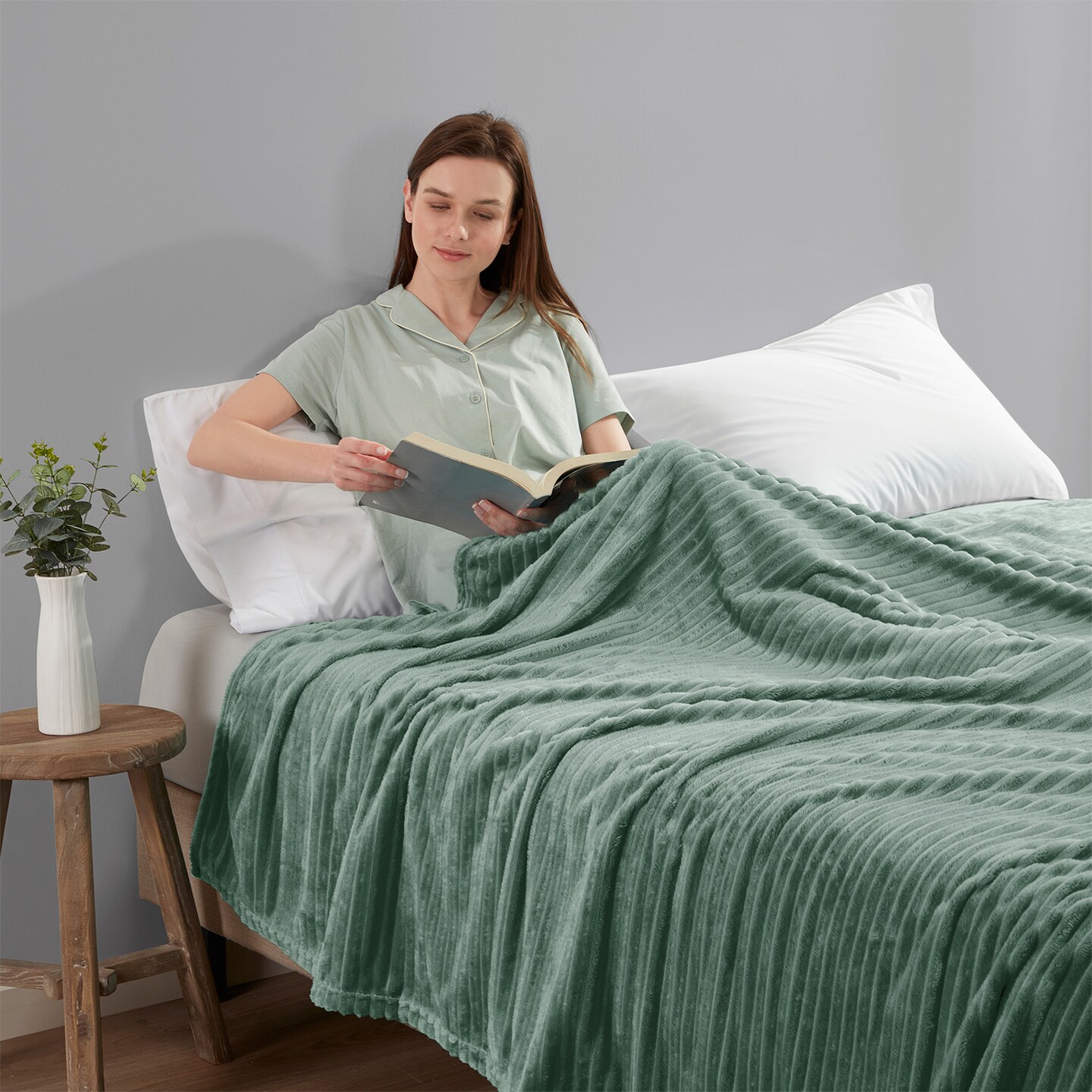 Nestl Cut Plush Fleece Blanket