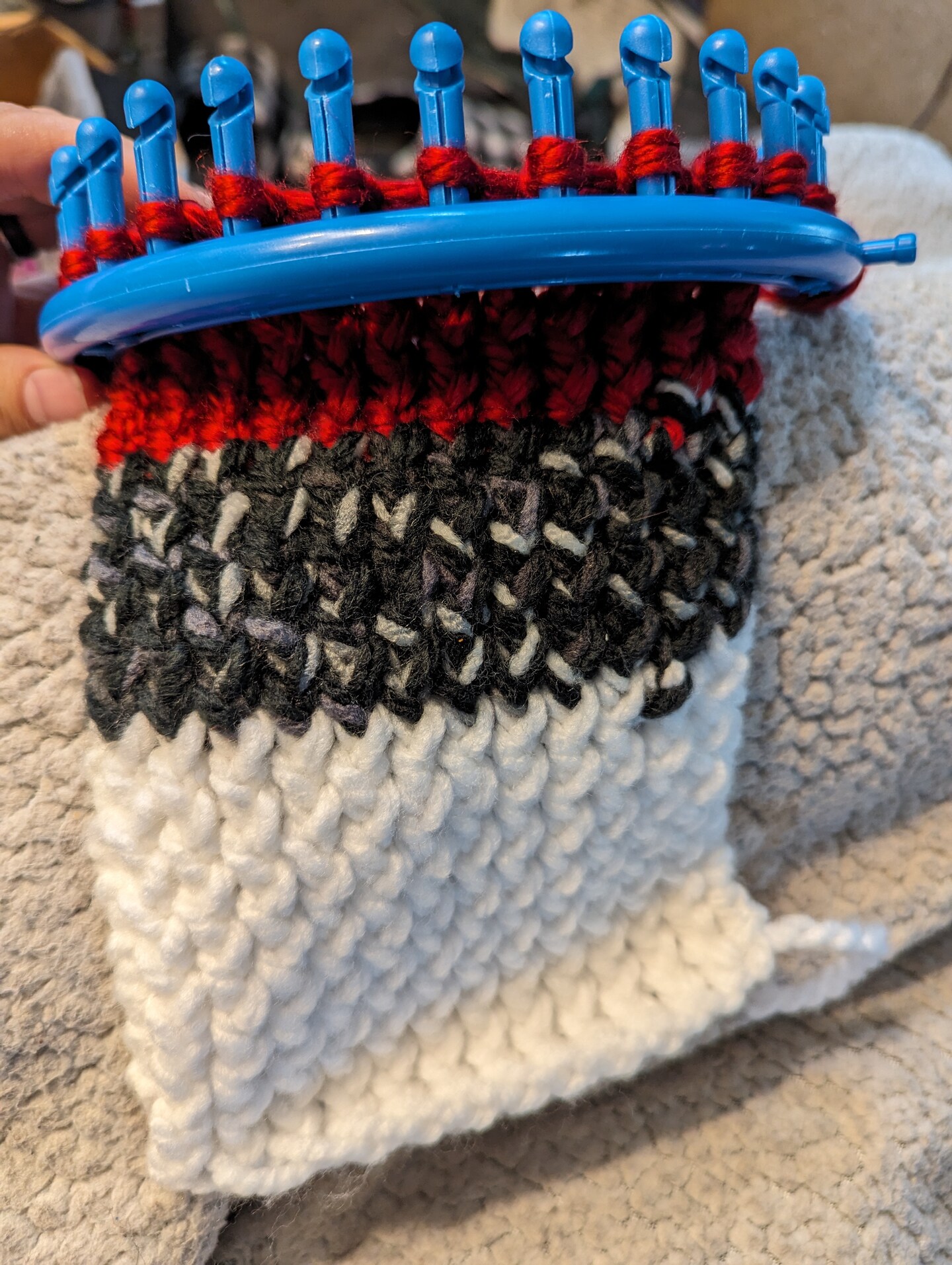 How to Loom Knit a Tri-Color Headband. image 6
