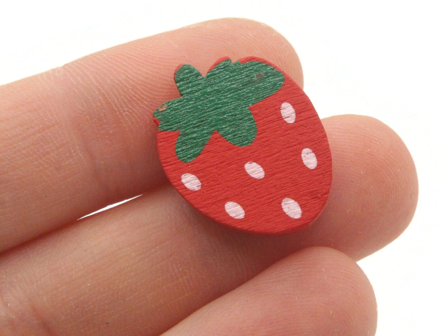 8 21mm Red Wooden Strawberry Shank Buttons