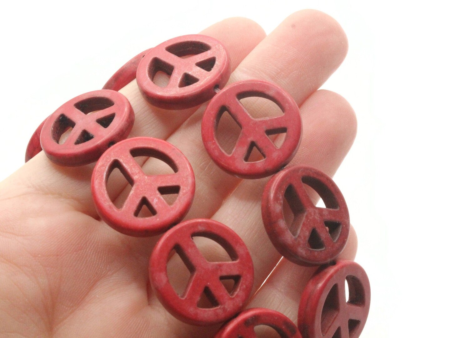 20 20mm Red Peace Symbol Dyed Synthetic Turquoise Stone Beads