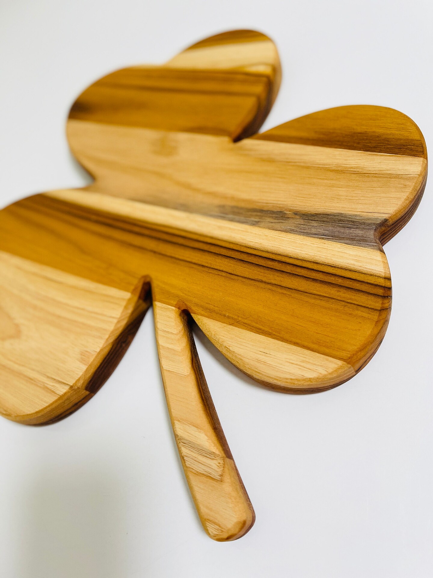 St. Patrick’s Shamrock ☘️ Cutting shops Board with Carving Knive Tools