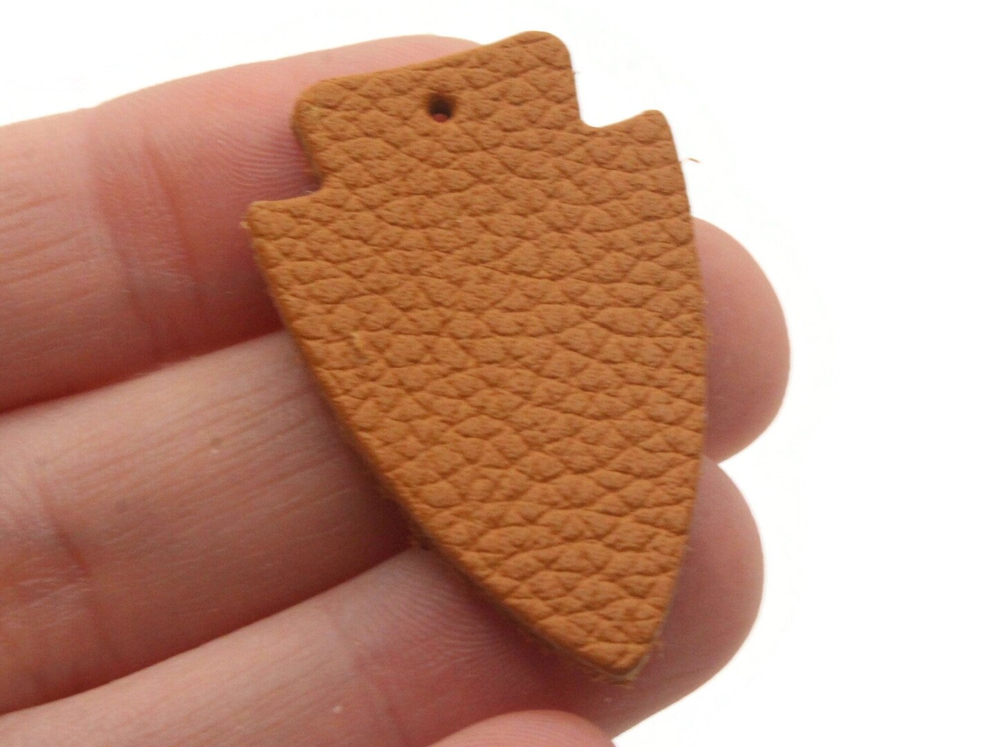 4 37mm Tan Brown Leather Arrowhead Pendants