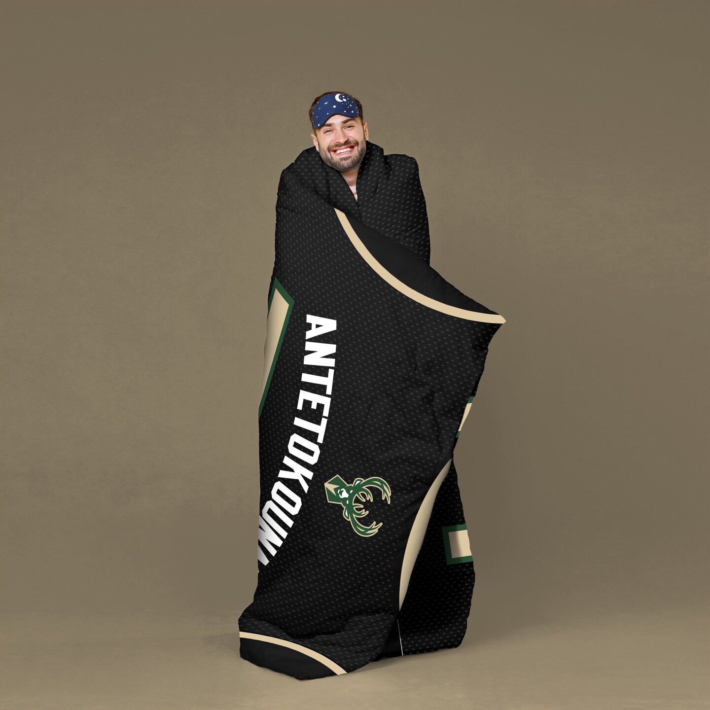 Sleep Squad Milwaukee Bucks Giannis Antetokounmpo 60&#x201D; x 80&#x201D; Rachel Plush Jersey Basketball Blanket