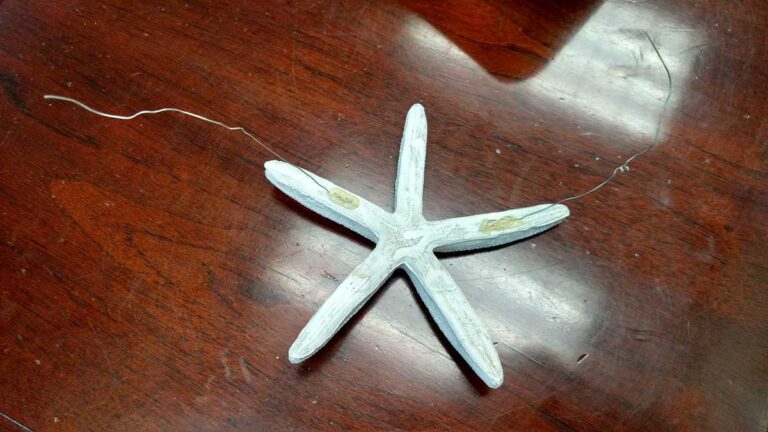 How to Make a Nautical Anchor Wreath and Swag image 4