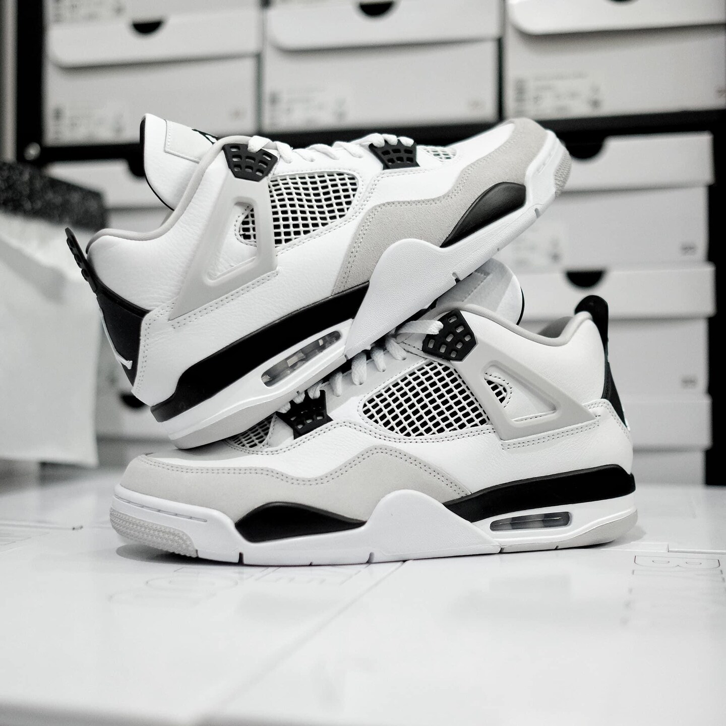 Womens shops jordan 4