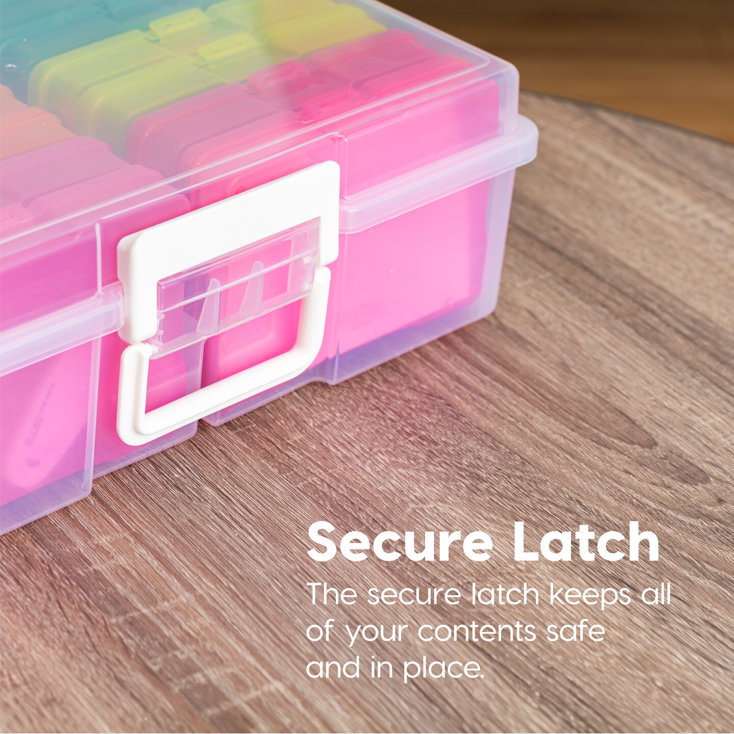 IRIS USA Extra Large 4" x 6" Photo and Embellishment Craft Keeper with 16 Cases