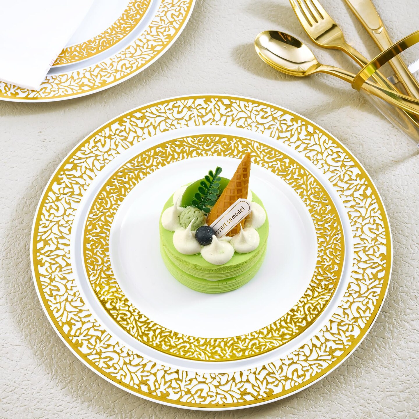 150 Pieces Gold Dinnerware Set, Elegant Plastic Plates Disposable Include: 25 Gold Lace Plastic Plates, 25 Dessert Plates, 25 Forks, 25 Knives, 25 Spoons, 25 Cup, Ideal for Party, Birthday