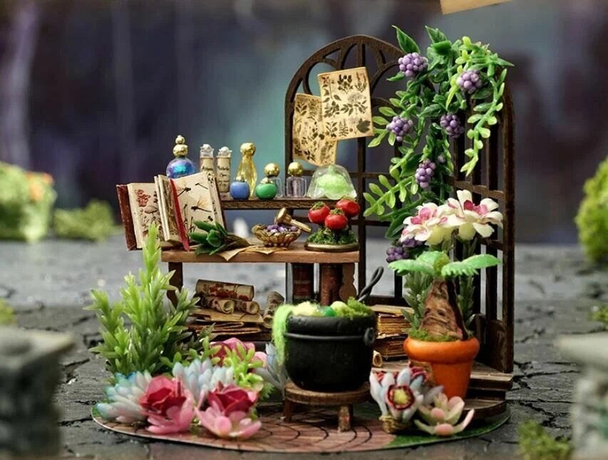 Miniature Wizardi Roombox Kit - Magic Garden Dollhouse Kit