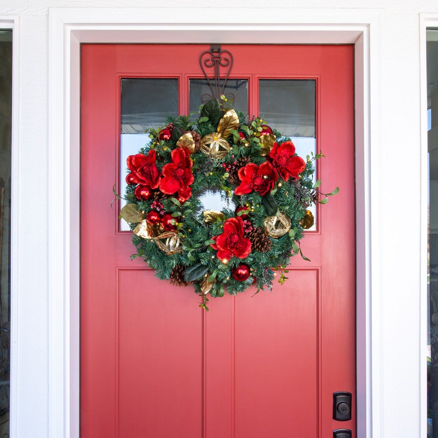 Lighted Christmas Wreath - Red Magnolia