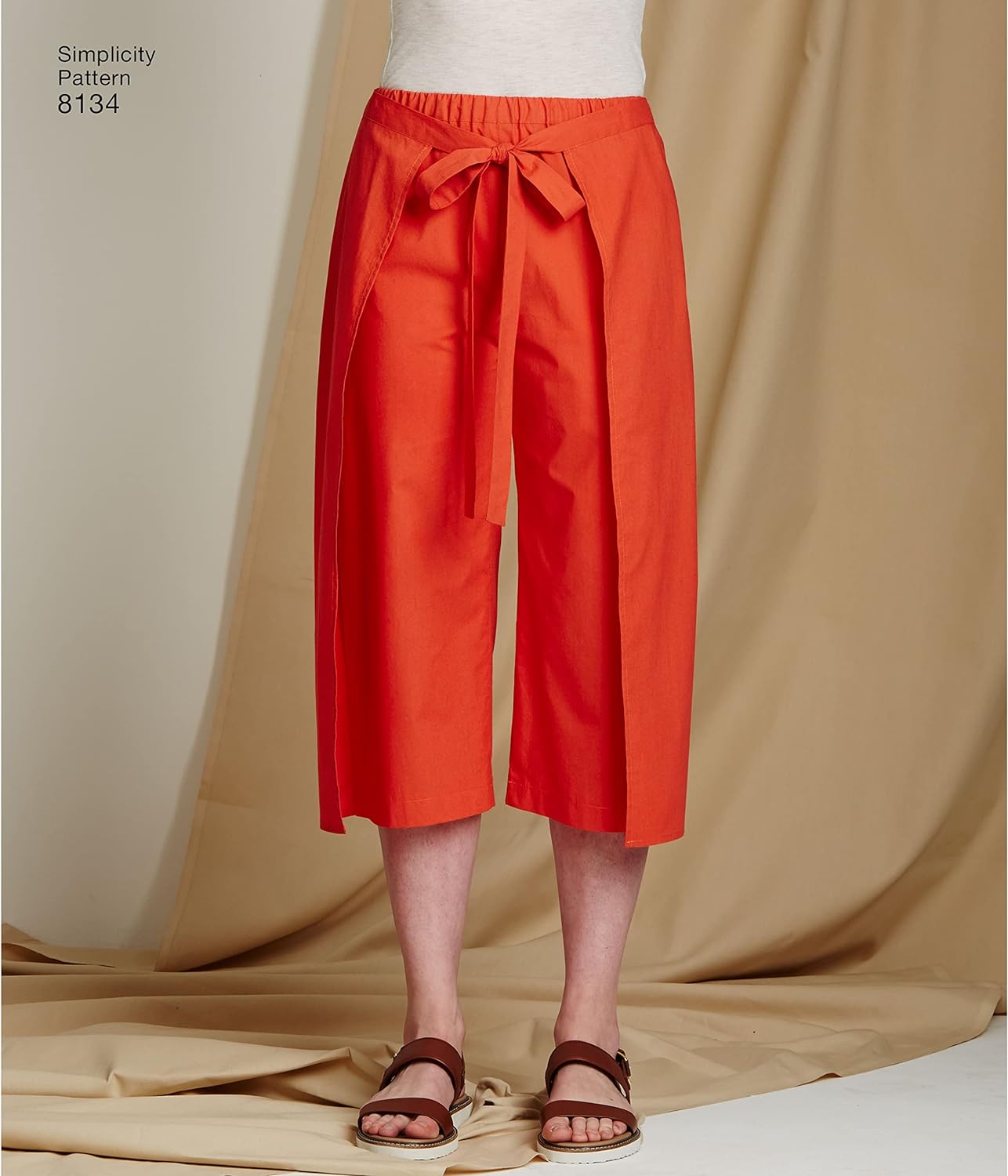 Easy to Sew Women's Pants and Shorts Sewing Pattern Kit, Sizes 6-14