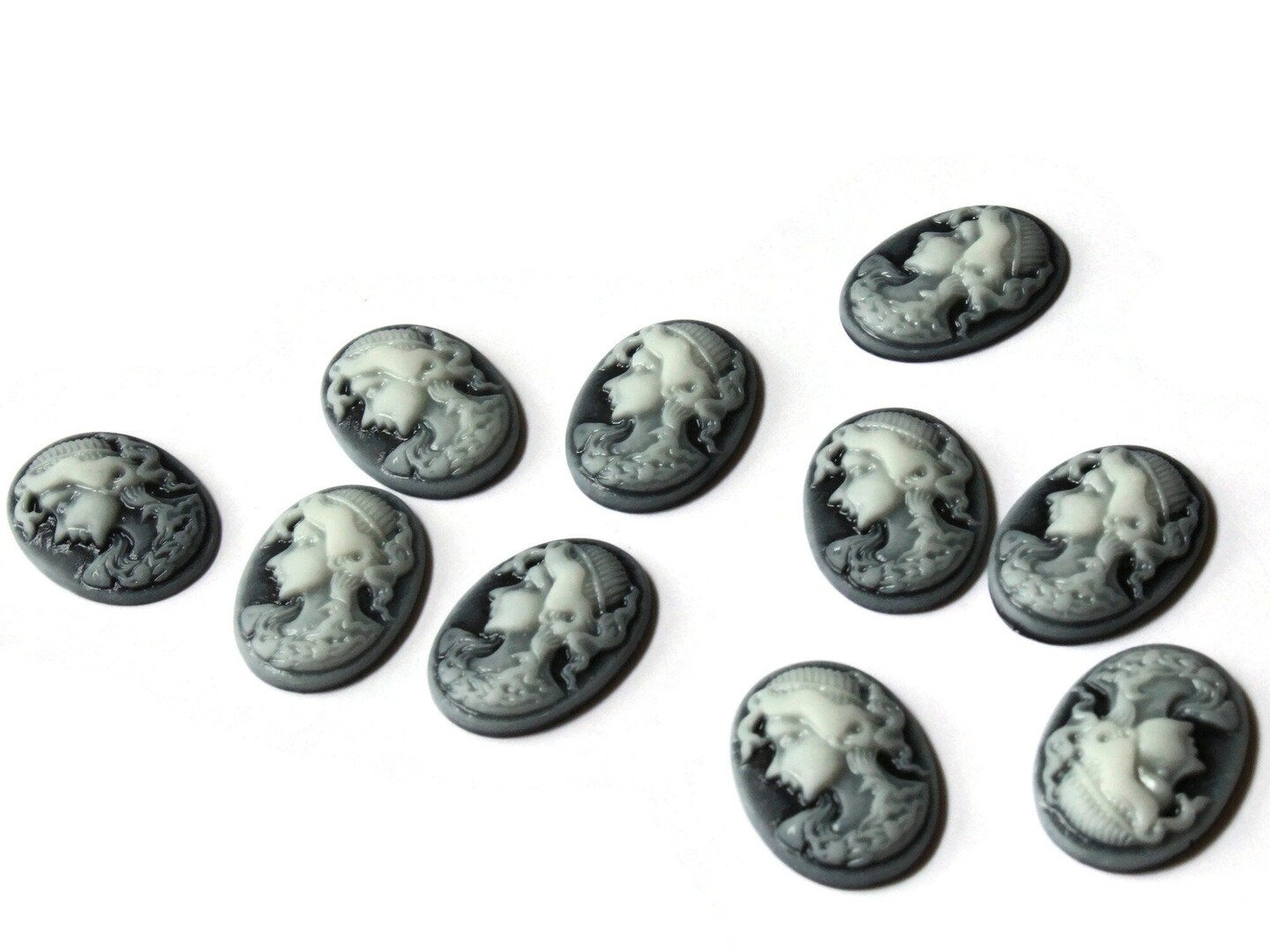 10 25mm x 18mm Black and White Woman&#x27;s Face Cameo Cabochons