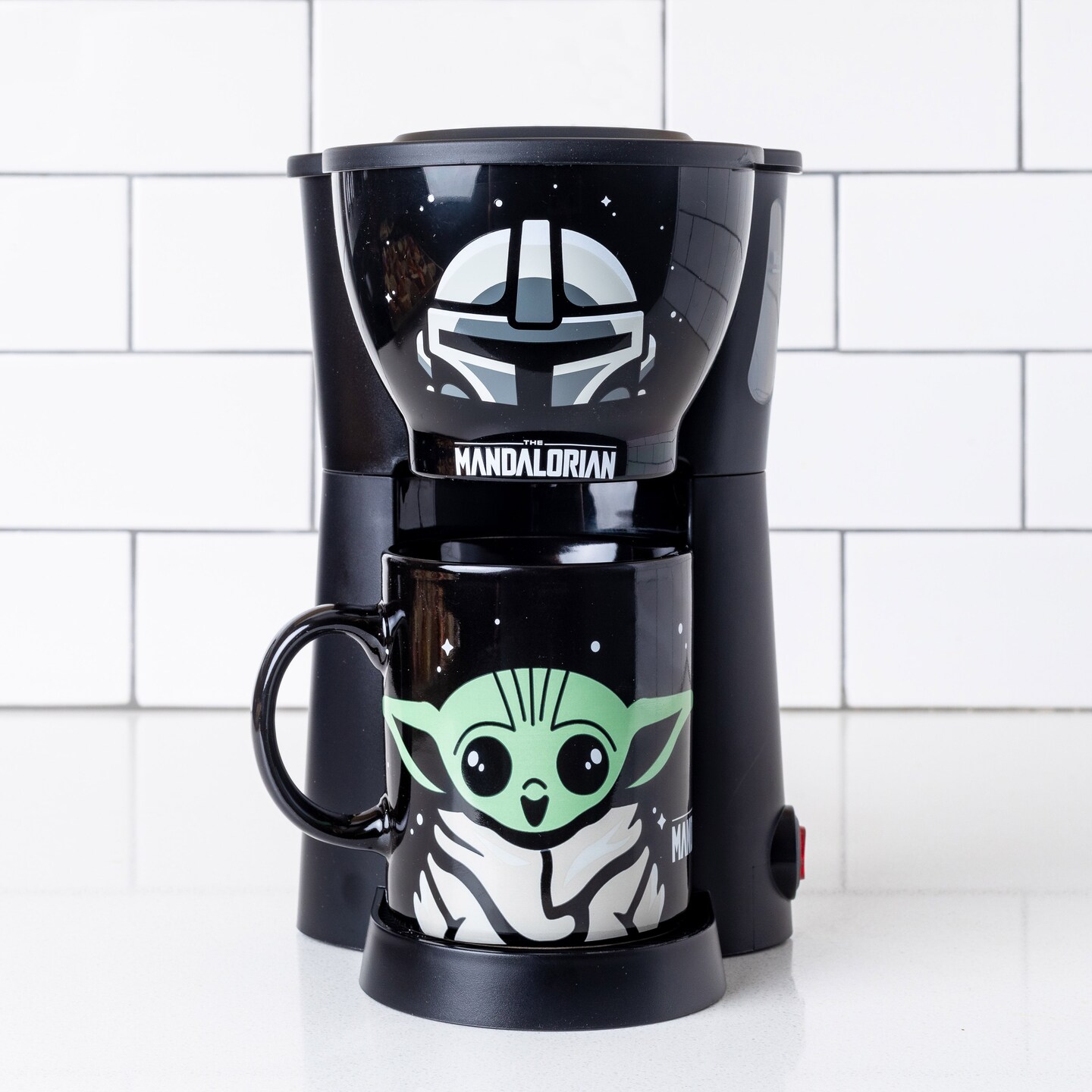 Uncanny Brands Star Wars Mandolorian Single Cup Coffee Maker with Mug