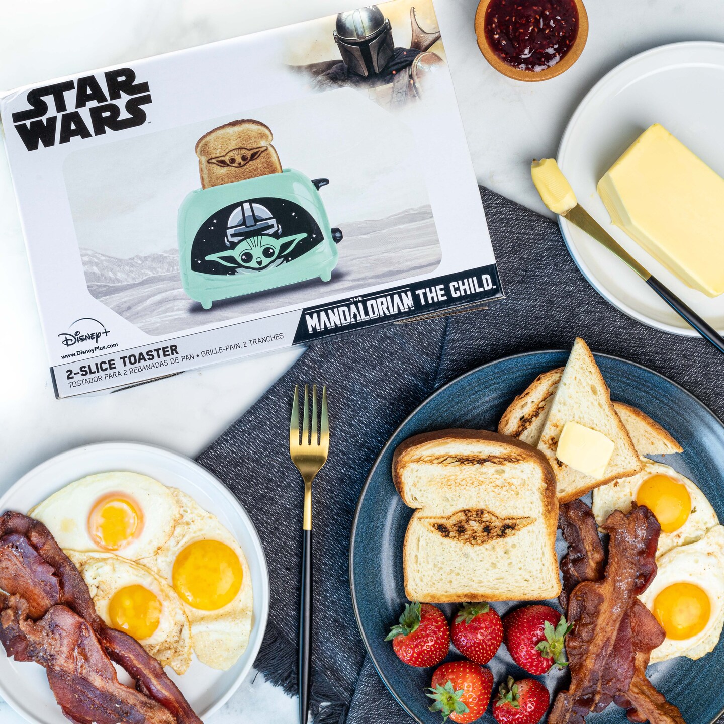 Uncanny Brands Star Wars The Mandalorian The Child 2-Slice Toaster