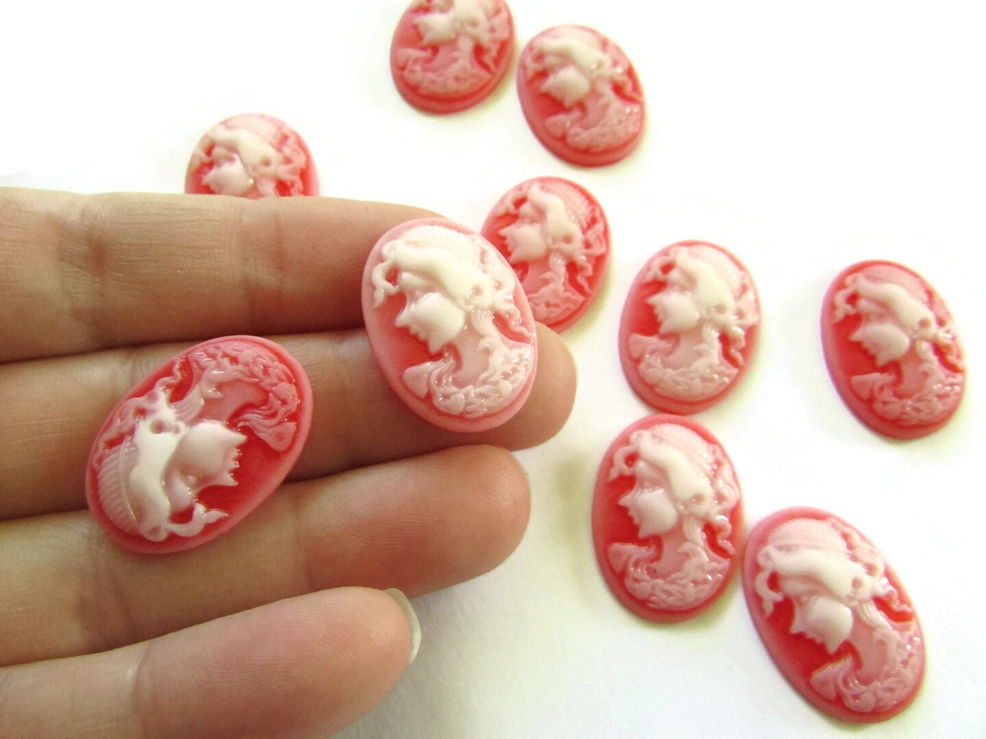 10 25mm x 18mm Red Woman&#x27;s Face Cameo Cabochons