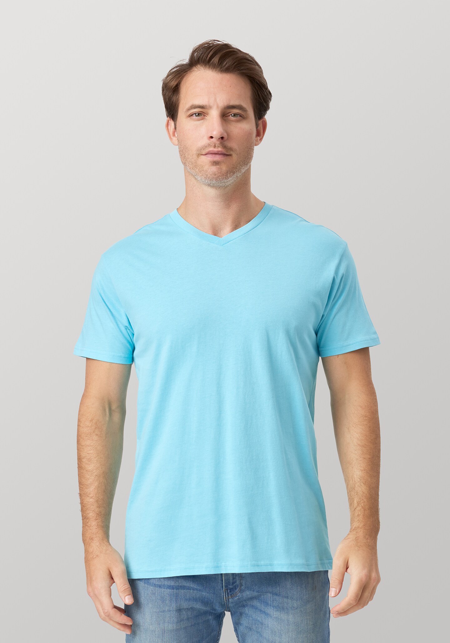 MEN&#x27;S V-NECK T-SHIRT