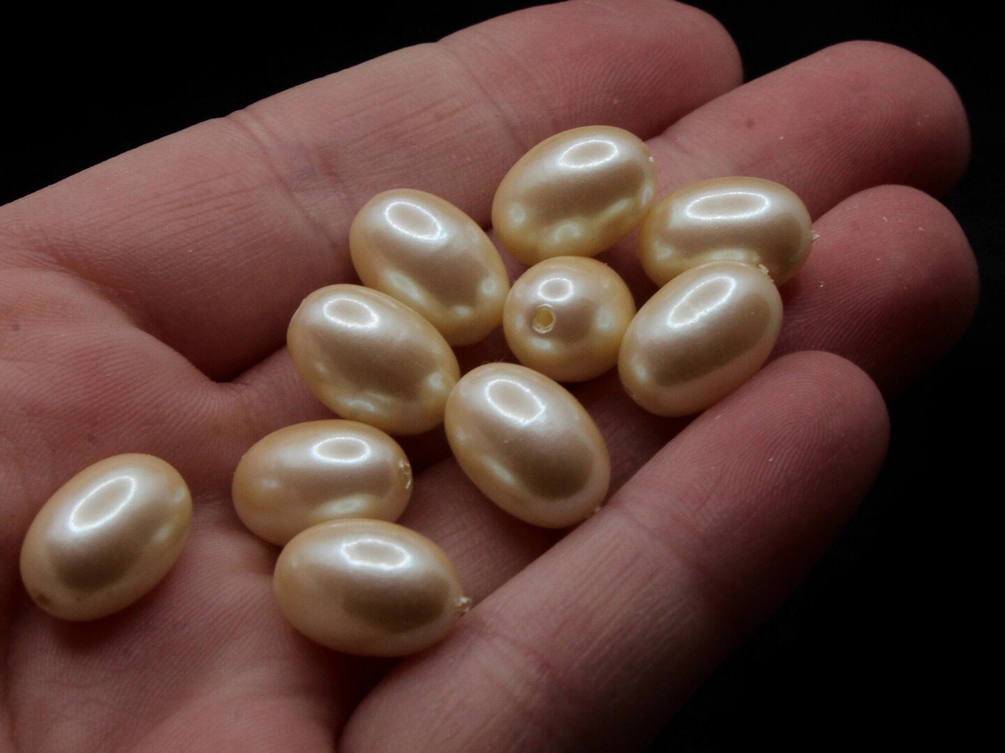 30 13mm Oval Vintage Cultura Pearl Beads