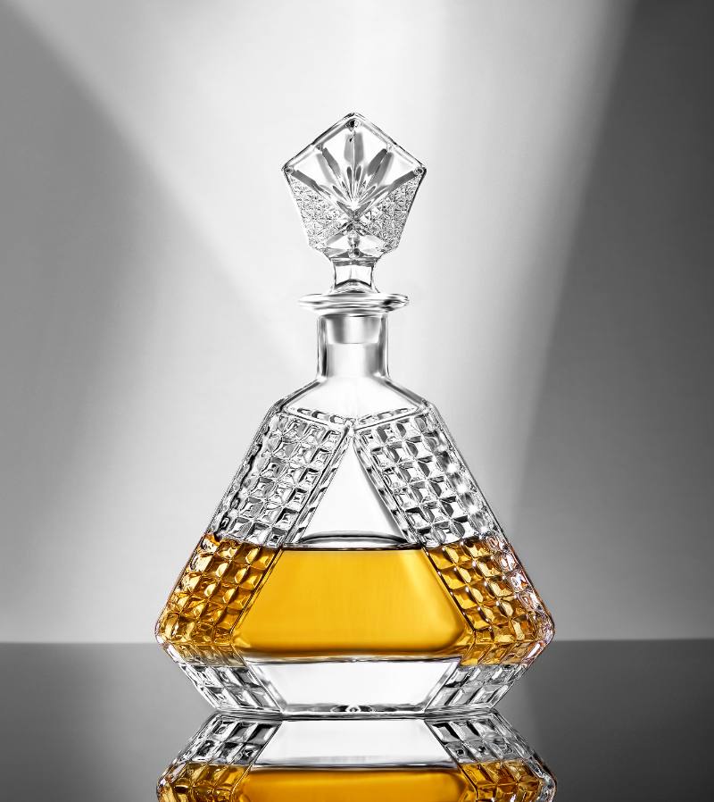 Makerflo Customizable Decanter with Airtight Stopper 22 oz | Liquor Decanter Bottle for Wine, Scotch, Bar, Ideal for DIY Personalization - Laser Engraving, UV DTF, Vinyl, Epoxy, Individually Wrapped