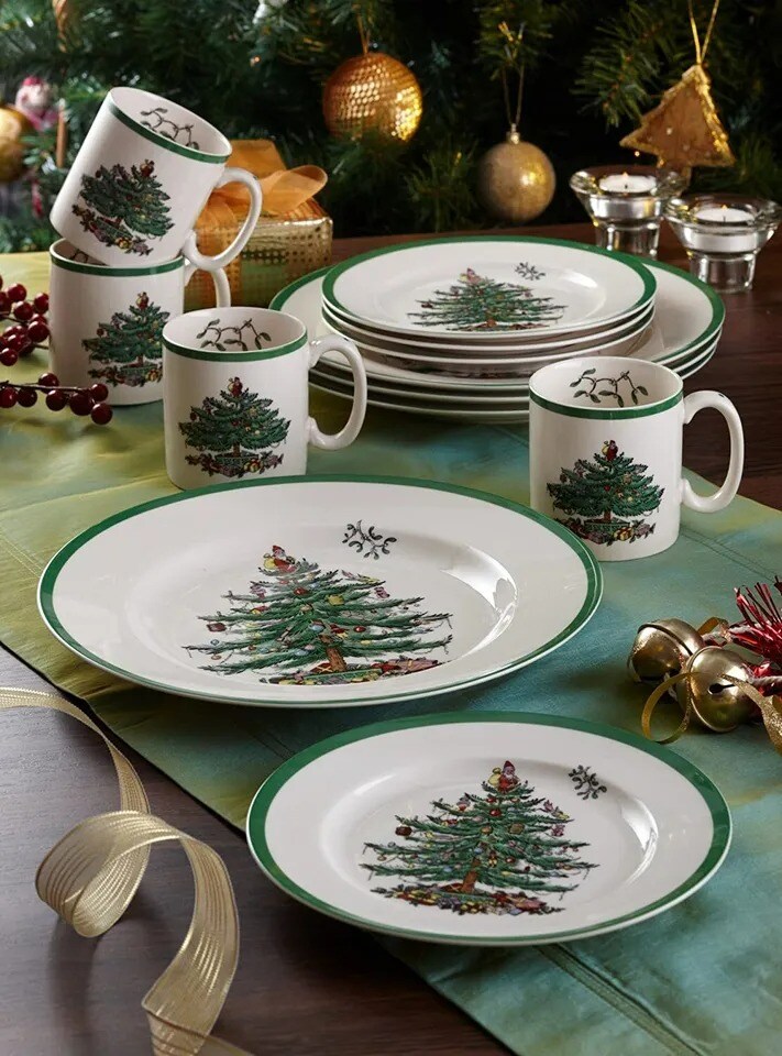 Spode Christmas Tree Fine Earthenware 10 Inch Dinner Plates