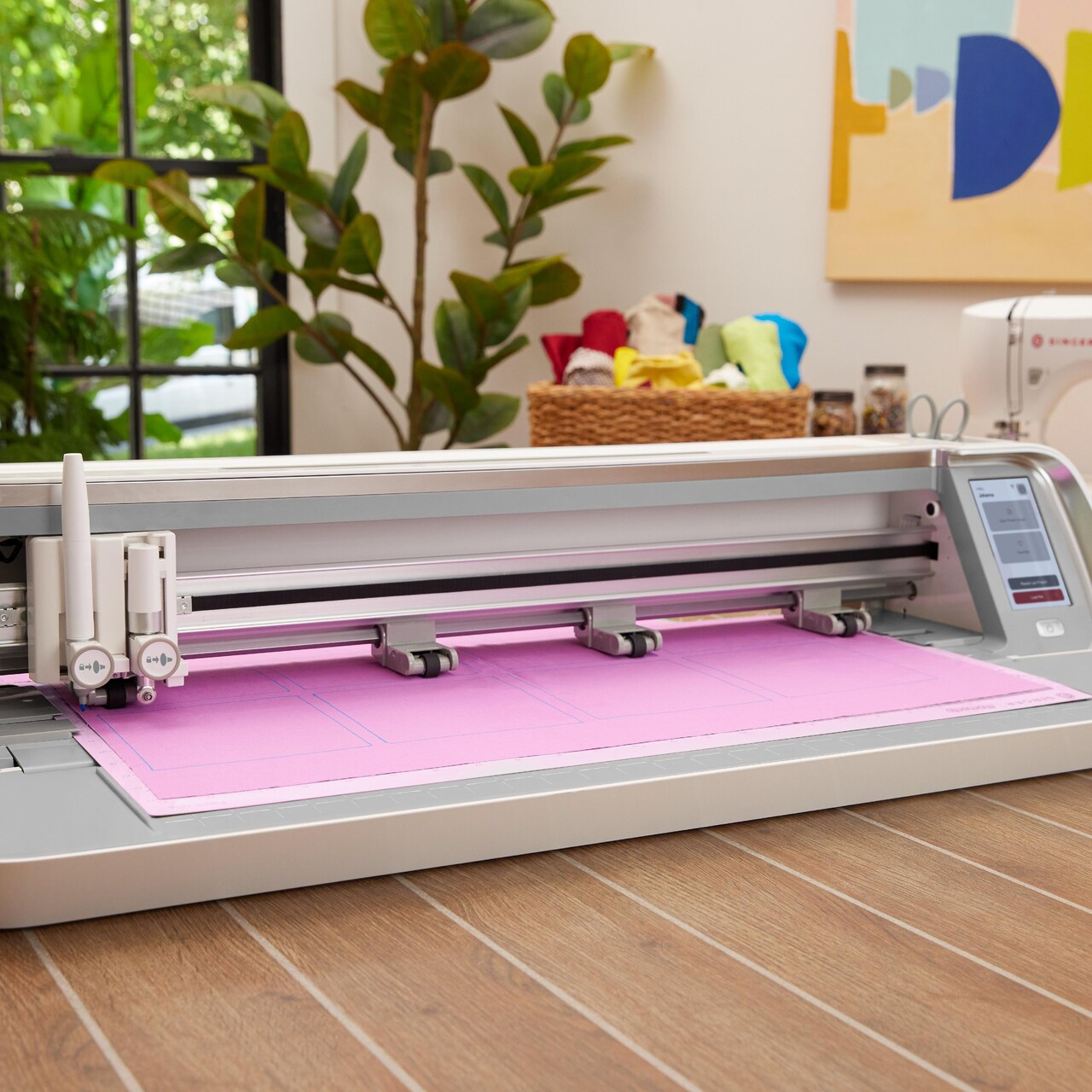 SINGER® PROJECTS Meet the New SINGER® Momento