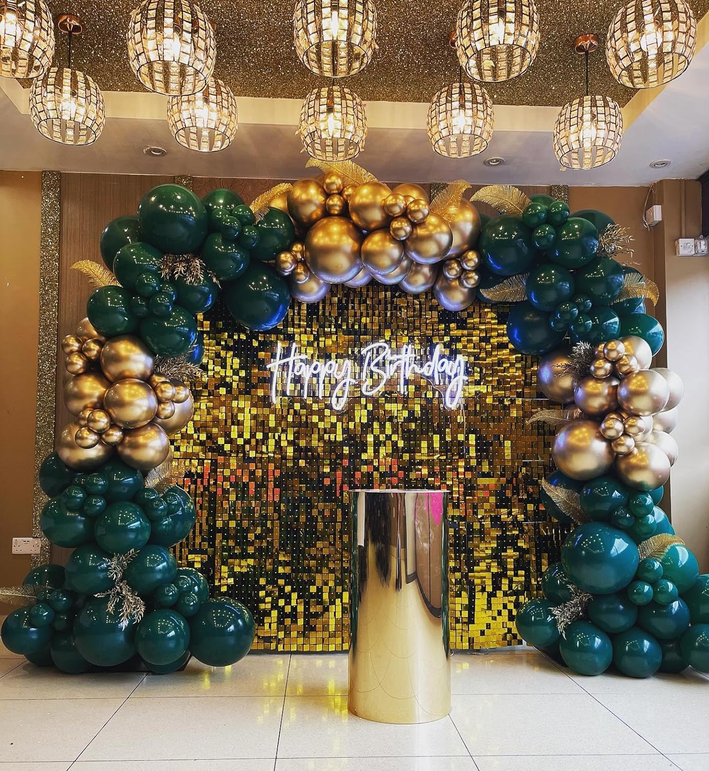 Green and Gold Balloon Arch Kit, 140Pcs Metallic Gold Balloon Emerald Forest Hunter Dark Green Balloon 18 12 10 5 Inch Different Size Balloons for Birthday Anniversary Jungle Party Decorations