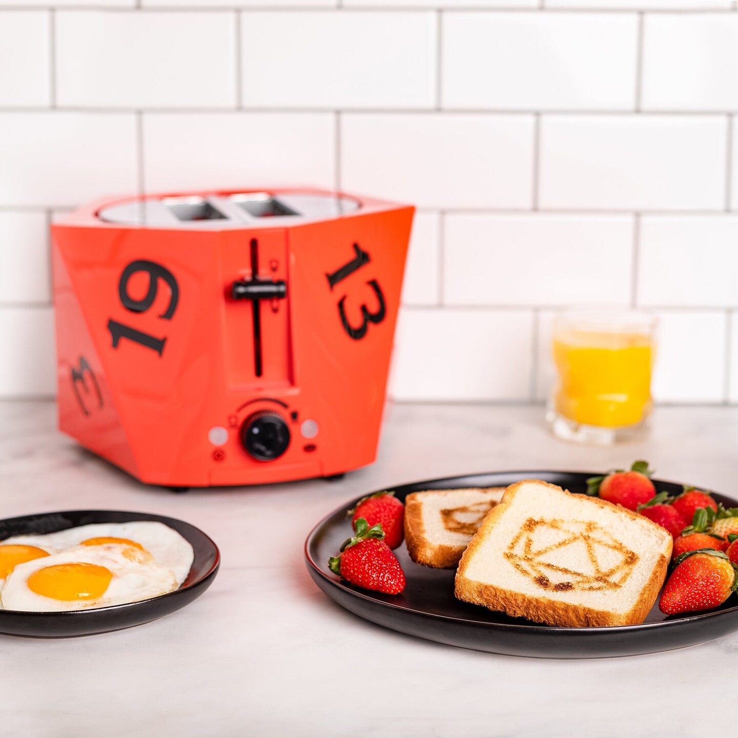 Uncanny Brands Dungeons &#x26; Dragons Halo Toaster