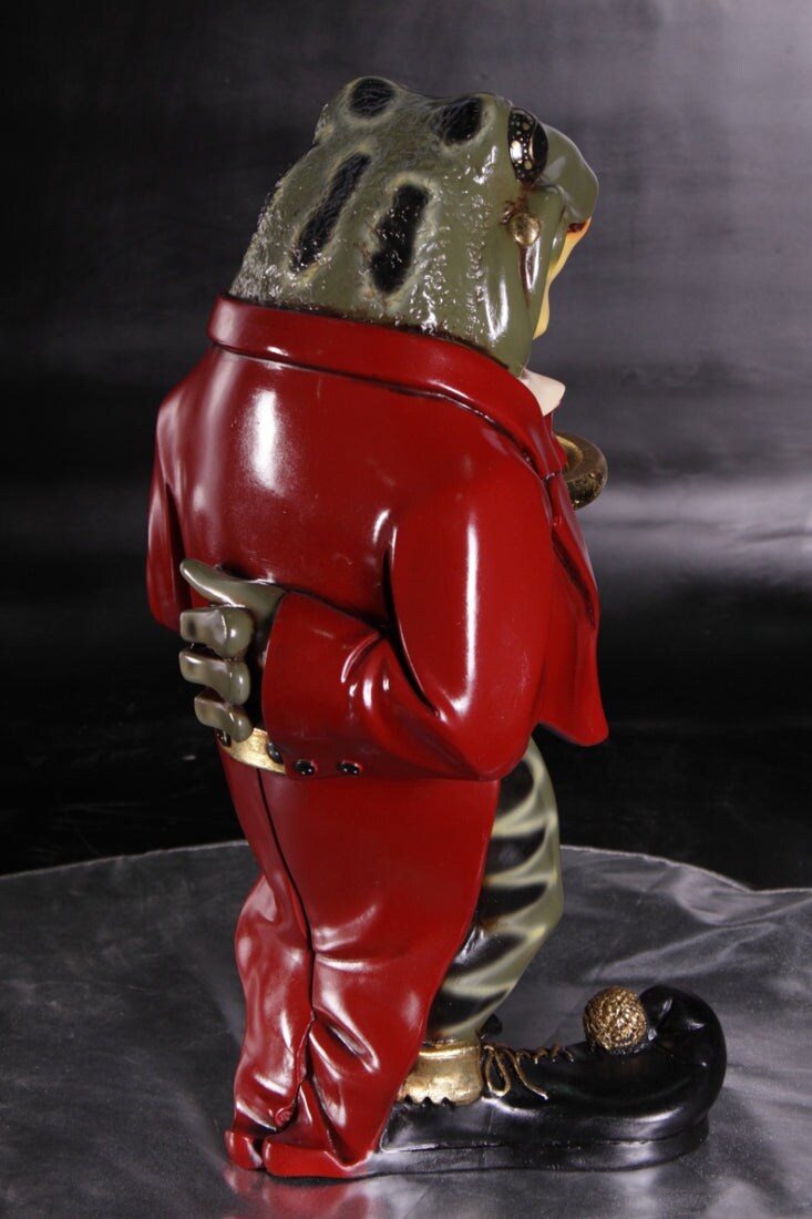 Small Frog Butler Statue