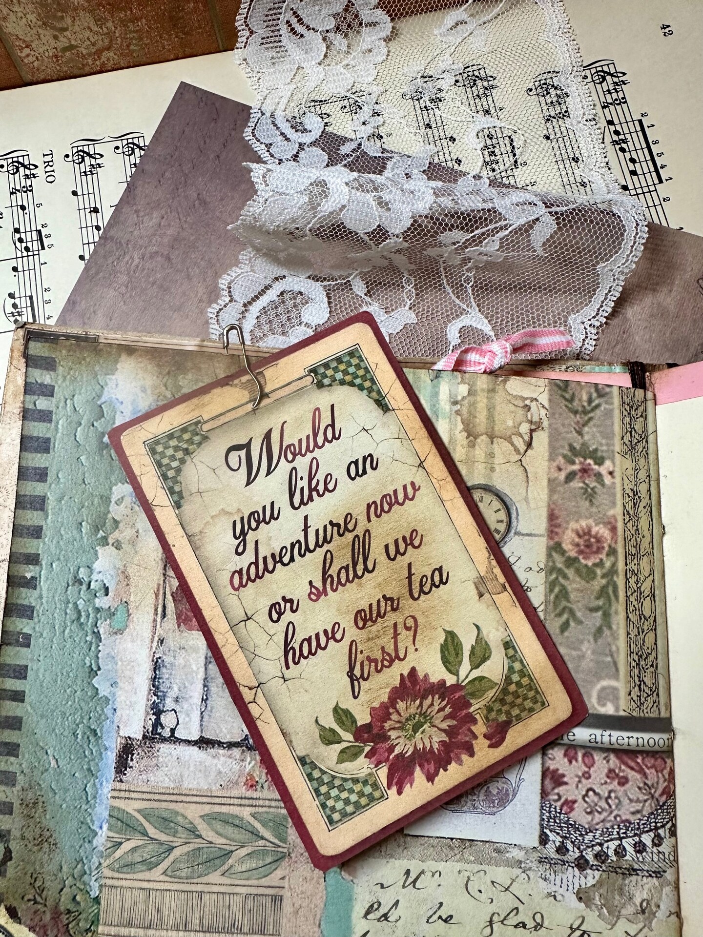 Junk Journal - creative way to combine scrapbooking and journaling