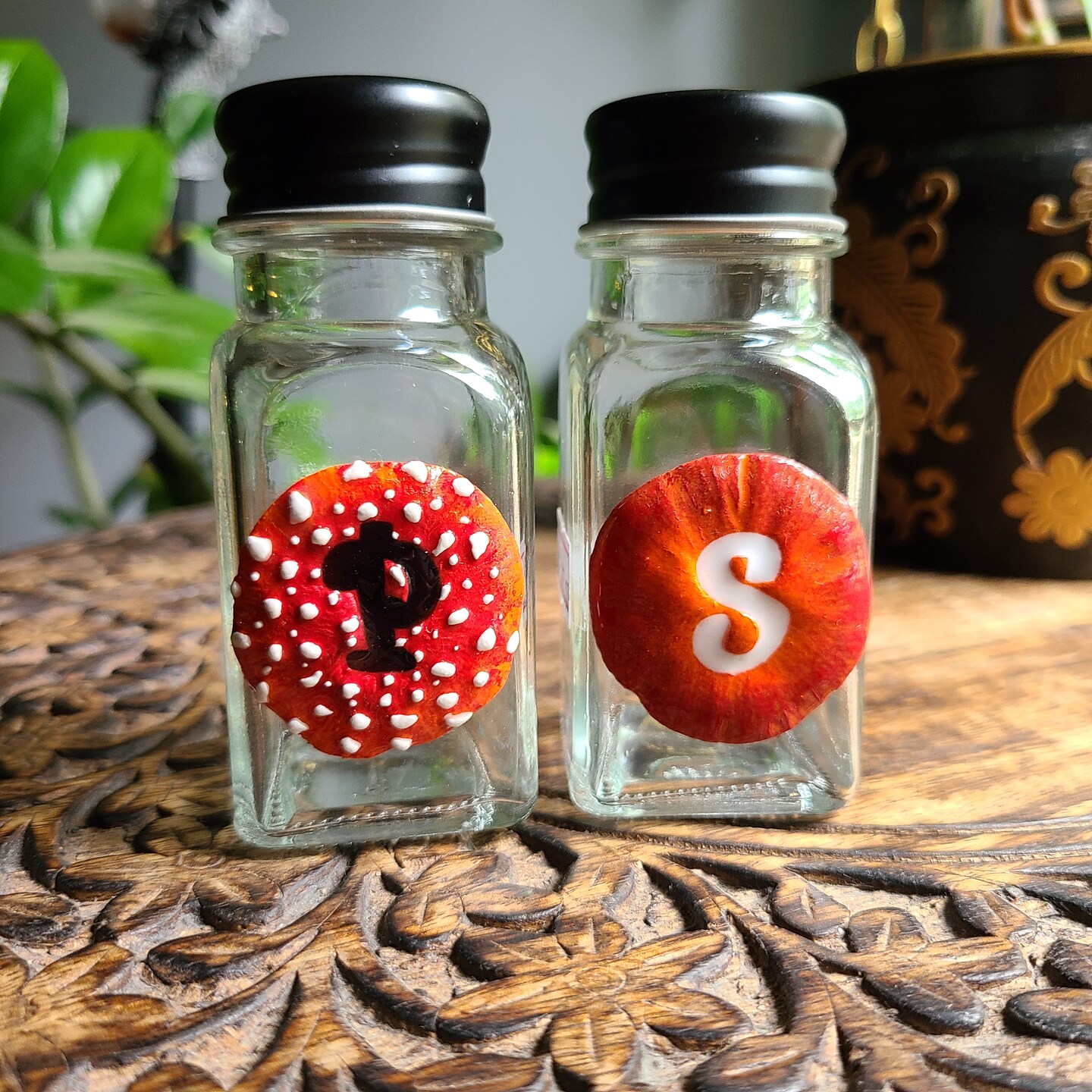 Mushroom salt and pepper shakers product 1