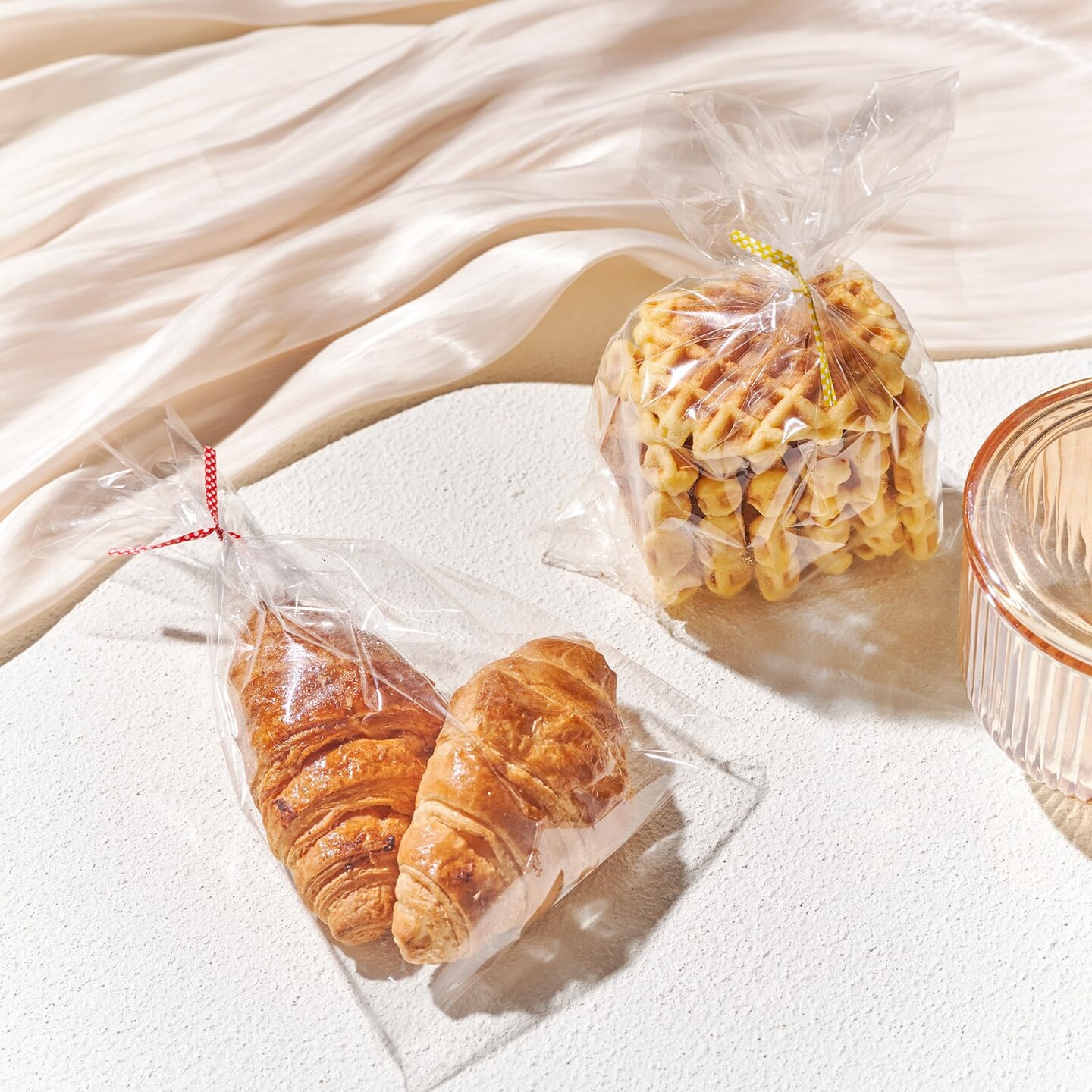 200 Pieces Transparent Clear Cellophane Bags 6x9 Inches, Clear Treat Bags with Ties for Cookie Bags Resealable Cellophane Bag for Packaging Cookies,Gifts,Products,Candy,Favors