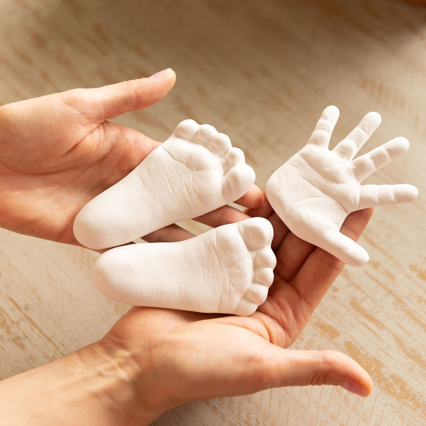 Luna Bean Keepsake Hands Casting KIT - Family Hand Molding | Clasped Group  Hand Sculpture KIT & Molding KIT - Crafts for Adults & Kids DIY (Cast up to