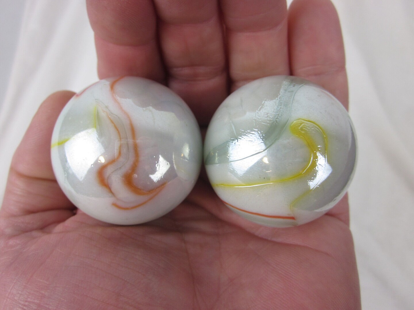 2 mammoth 1 5/8&#x22; COCKATOO White Red Marbles Glass 42mm large Swirl