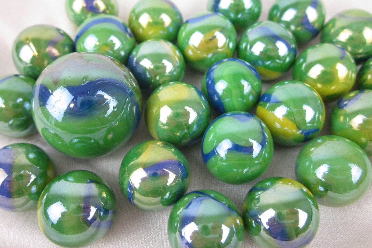 25 Glass Marbles PEACOCK iridescent Green Blue Yellow Game Pack Shooter Swirl