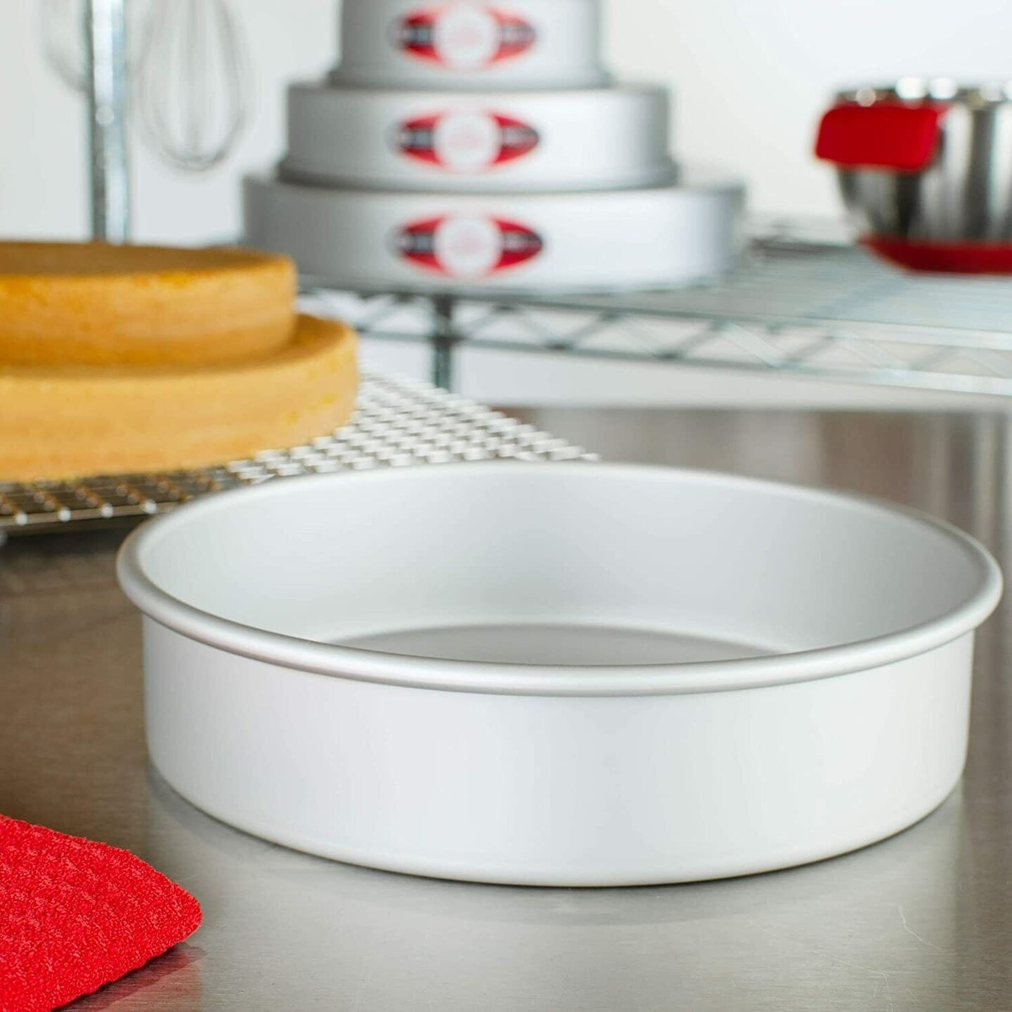 Round Cake Pan with Lumintrail Spoon Set