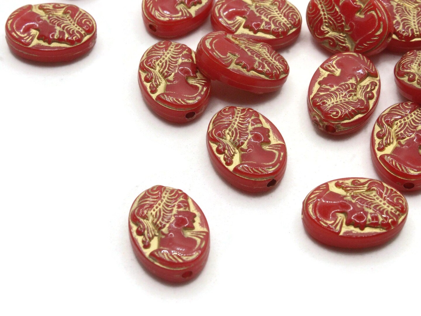 30 18mm Red and Gold Cameo Plastic Flat Oval Beads