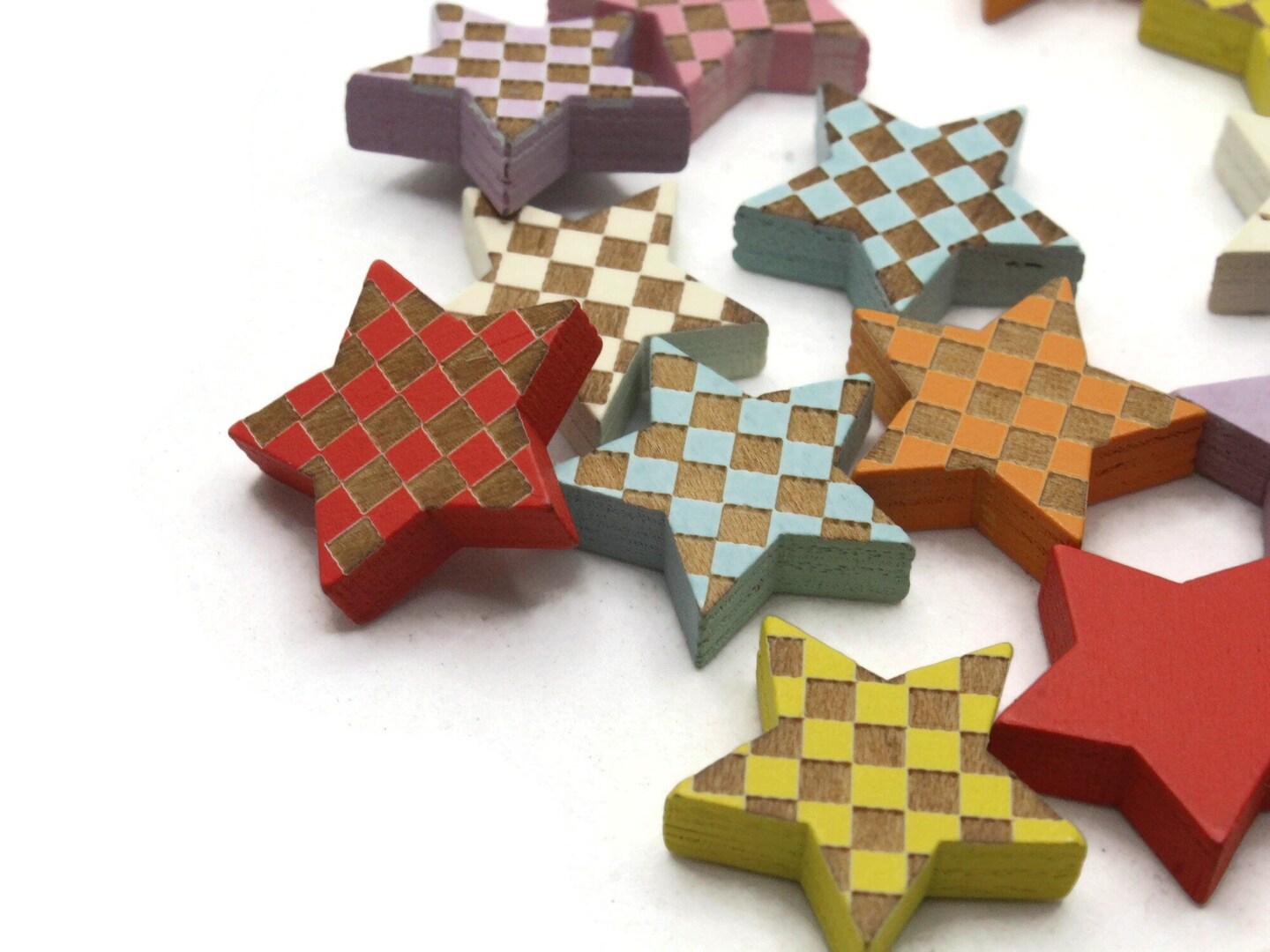 17 20mm Mixed Color Wood Checkerboard Star Cabochons