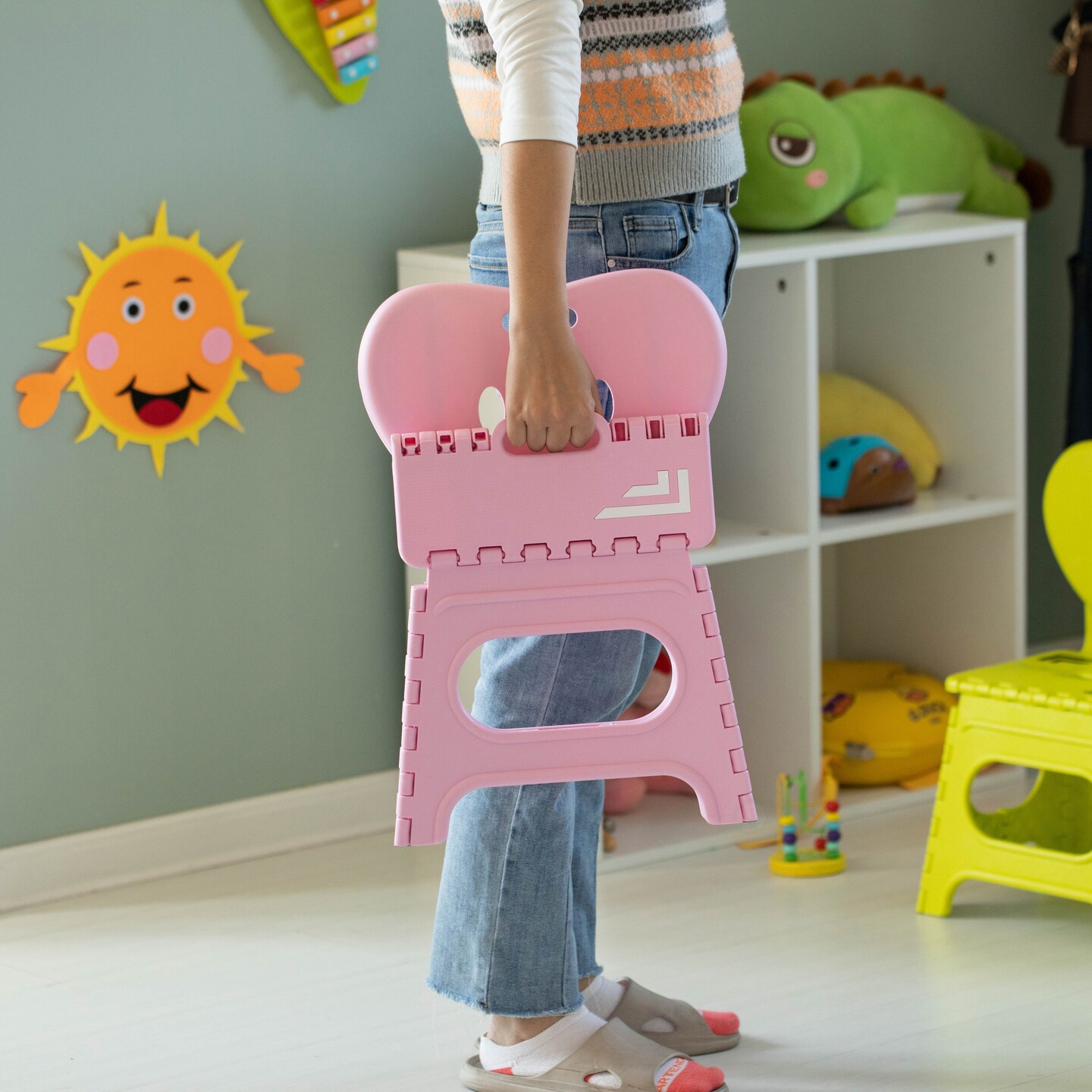 Plastic Foldable Step Stool with Back Support, Heart Shaped Backrest, Portable Chair with Handle, Kids Stepping Stool and Bathroom Stool, Collapsible Step Stool