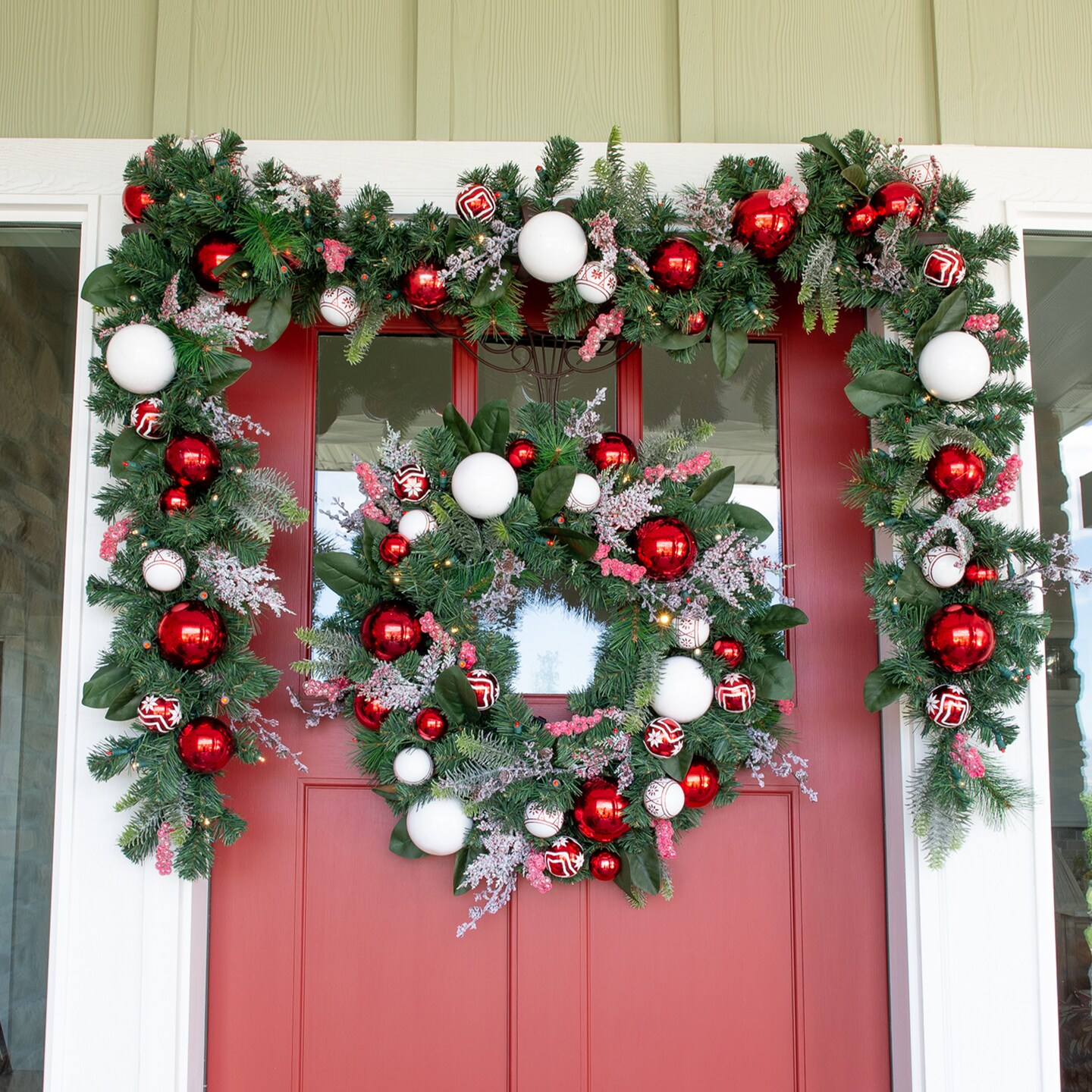 Lighted Christmas Wreath - Nordic
