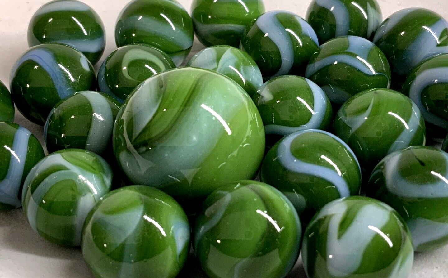 25 Marbles GREEN PYTHON Green white Stripes Glass game pack Shooter